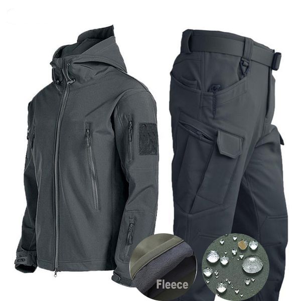 Tute da uomo Autunno Inverno Set Uomo Army SoftShell Giacche impermeabili tattiche Pesca Escursionismo Campeggio Arrampicata Giacca in pile con cappuccio 230909