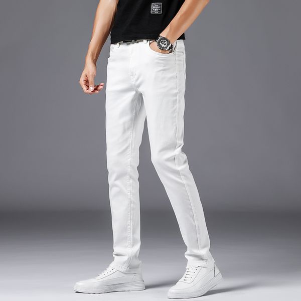 Nuovi modelli semplici a cinque borse Jeans bianchi puri Pantaloni skinny slim fit elasticizzati da uomo Pantaloni lunghi caratteristici del Sunshine Boy