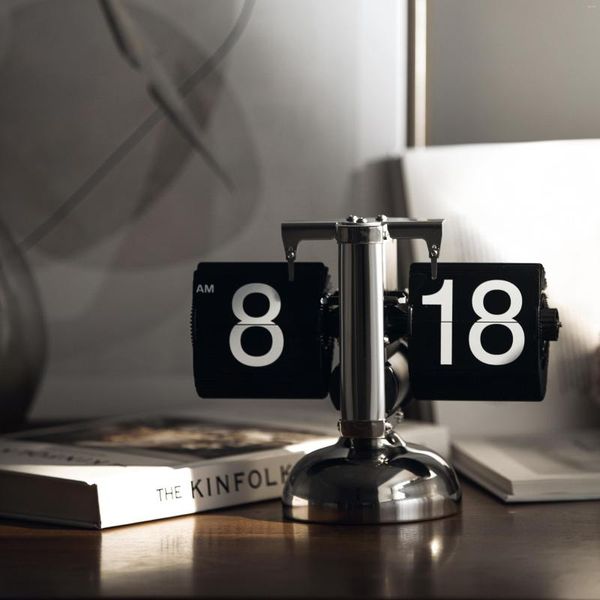 Orologi da tavolo Creativo Flip Down Page Desk Retro Over Clock Meccanico Automatico Office Home Decor Regalo di compleanno