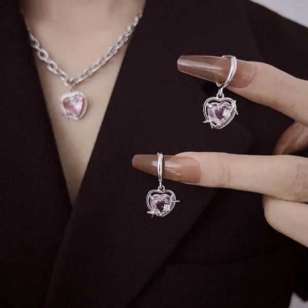 Collane con ciondolo Sensazione avanzata Flash Diamond Pink Hollow Love Clavicle Chain One Arrow Collana con piercing al cuore Collana femminile di lusso