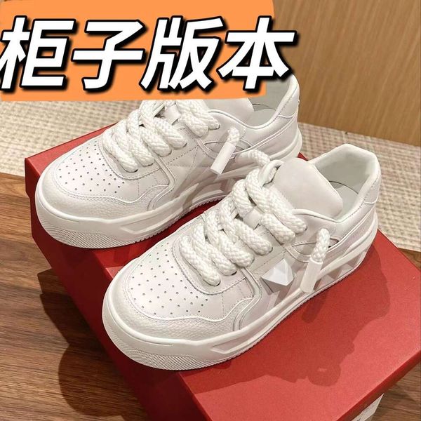 Valentinstag Nagel bester Qualität Sohle dicker Hochdesigner lässig Schuhe Leder Stanze Schnürung atmungsaktueller Herren Damen kleine weiße Schuhe Sneakers Dyqnl