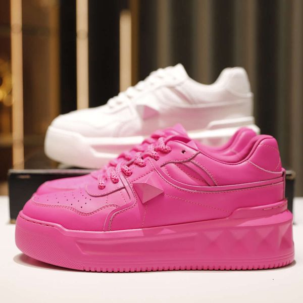 Valentine rebite grosso designer vermelho designer de melhor qualidade sapatos casuais rosa sola de sapatos brancos pequenos pequenos tênis i7dpl