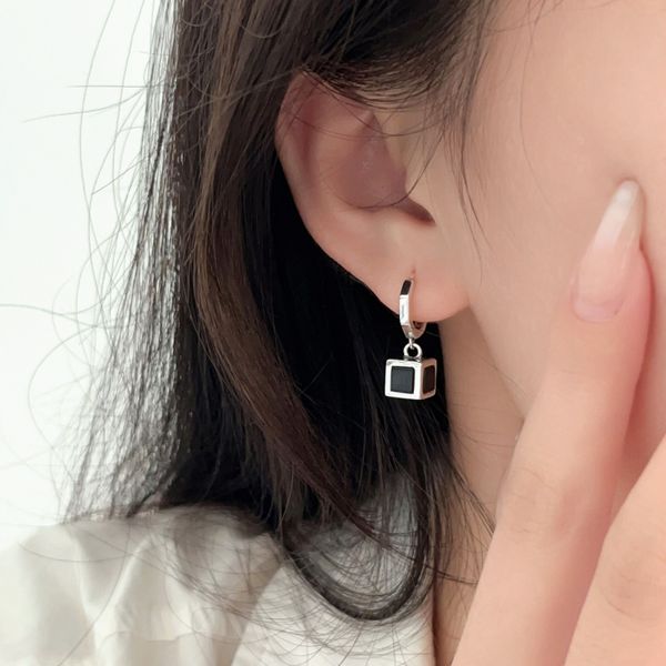 Klassische Mode S925 Sterling Silber schwarz quadratisch kleiner Weihrauch Hepburn Wind Retro Ohrringe Temperament Ohranhänger Nische einzigartige Ohrringe