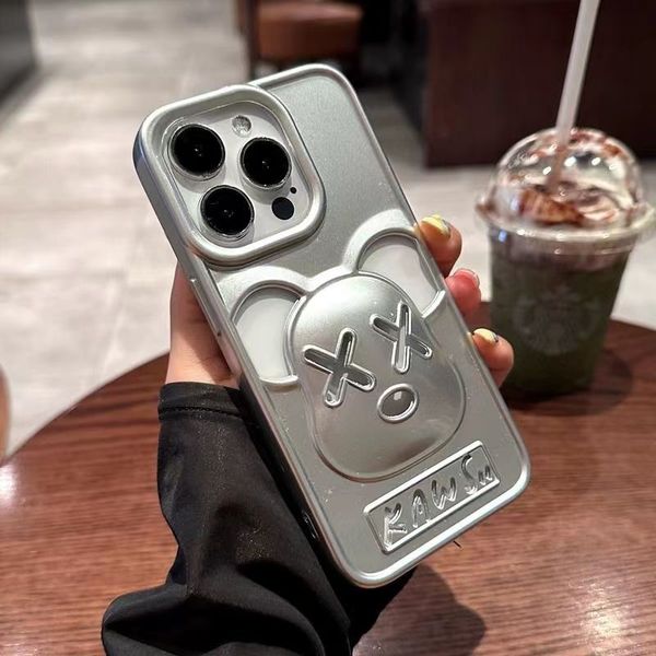 Designer galvanizado dos desenhos animados estereoscópico urso violento silicone para iPhone 15 14 13 12 11 Pro max 14plus 7 8 plus X XR XS xsmax capa de couro rígido