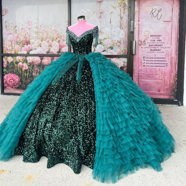 Siyahımsı yeşil payetli prenses quinceanera elbise balo elbisesi boncuklu omuz kapalı 15. parti elbisesi Tull Çıkarılabilir Kuyruk Tatlı 16 Elbise