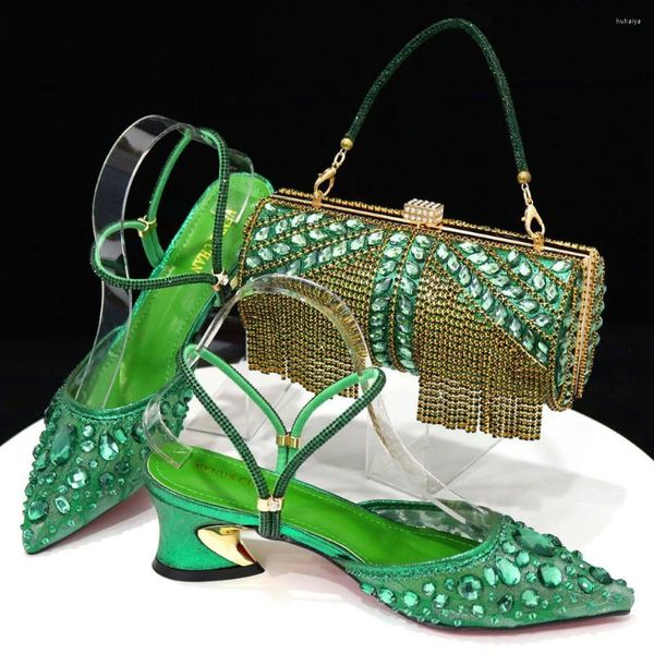 Elbise ayakkabıları yeşil kadın ve çanta, el çantası debriyaj pompaları ile sivri ayak parmakları sandaletleri eşleştirecek şekilde set femme sandallar parti için cr370
