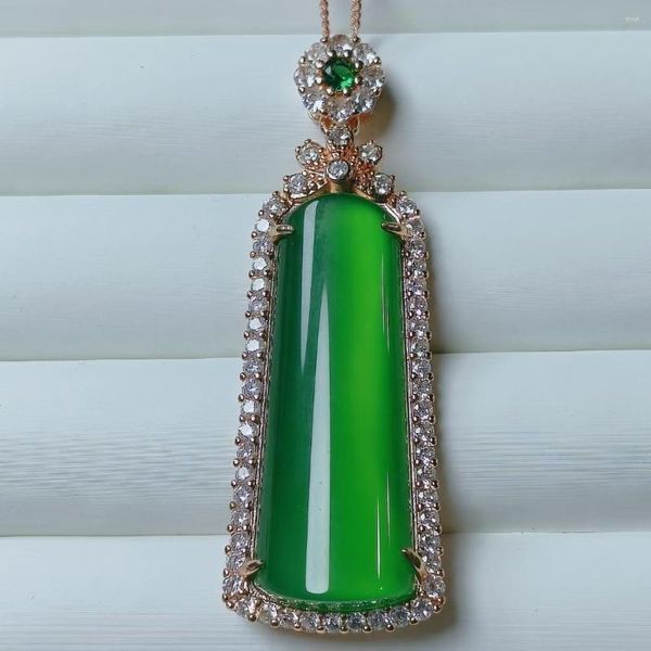 Anhänger Halsketten Natürliche Grüne Jade Lange Eingelegt Mit Smaragd Zirkon Luxus Jadeit Rechteck Halskette Frauen Edlen Schmuck Zubehör