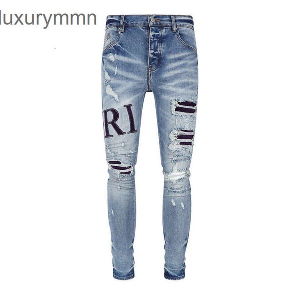 Джинсовые джинсы Amiryes, дизайнерские брюки, мужские джинсы High Street JB, наклейка с вышивкой в виде буквы, заплатка с разбитым отверстием, старая стирка, 5SKO