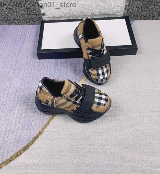 Scarpe da bambino firmate per bambini di alta qualità per ragazze dei ragazzi moda motivo ricamo a righe comode scarpe da ginnastica casual in vera pelle per bambini Q230911