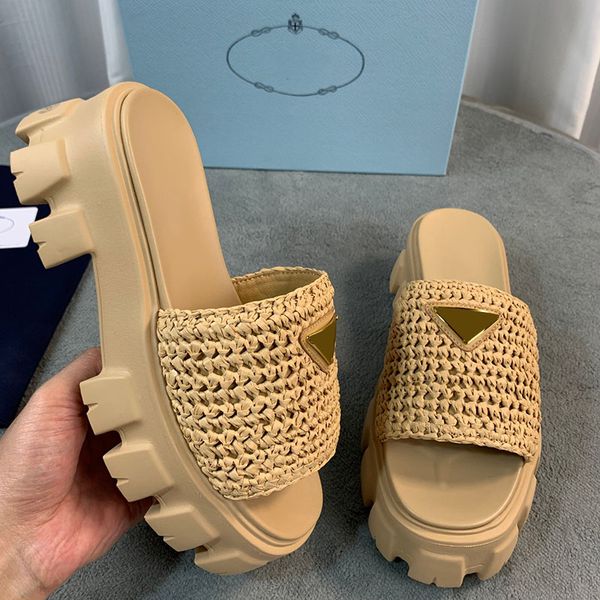 Tasarımcı Kadın Dokuma Terlik Rafya Platform Topuklu 6cm Slaytlar Metal Üçgen Şekleli Materler Klasik Topuk Lug Sole Toz Torbaları ile Koşunlu Ayakkabı Genişinde