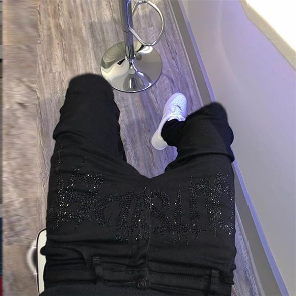 Erkekler Kot Tasarımcı Modaya Modaya Yırtıp Şık Sokak Giysesi Rahat Skinny Tasarım Rhinestone Sızdırmazlıklar Strath Fit283E