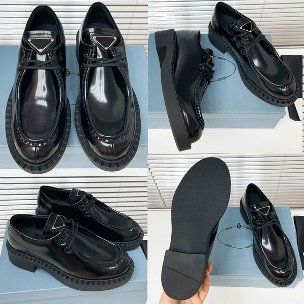 Sapatos de couro escovado com cadarço Scarpe stringate em pelle spazzolata Nero 1E249N Letras do logotipo em metallo smaltato mocassins femininos de designer mocassins de couro plataforma