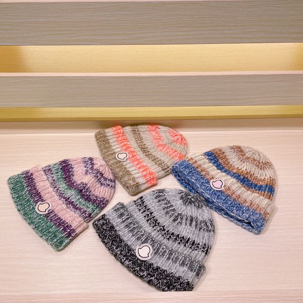 Sonbahar ve Kış Casquette Yünlü El Yapımı Örme Sıcaklık Tasarımcı Beanie Cap Dış Mekan Tatil Spor Mektubu Erkekler ve Kadınlar İçin Gökkuşağı Renk Paneli