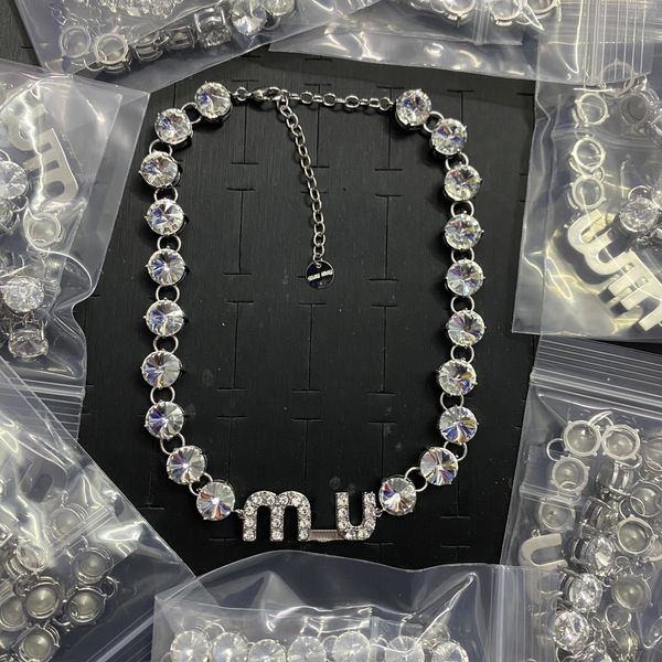 Оптовая продажа, новый комплект ожерелья со стразами и большой буквой M IU, женская легкая цепочка на ключицу