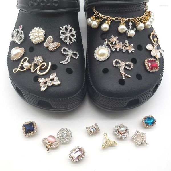 Orecchini a bottone Pantofole fai da te Progetto divertente Versatile Personalizzato Ornamenti per scarpe da giardino Artigianato con fibbia Preferito dai clienti