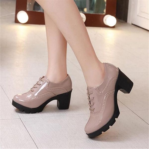 Sapatos de vestido 2023 Vintage Lace Up Mulheres Bombas Corte Oxford Chunky Heel Patent Leather High Saltos Senhora Estilo Britânico Ankle Boots