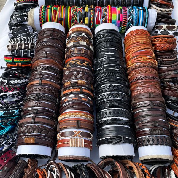 Braccialetto 30 pz/pacco lotti sfusi all'ingrosso stili mix intrecciato etnico tribale braccialetti in pelle gioielli da donna regali per feste MX4 230911