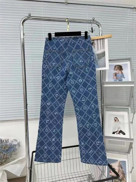 Neuer Stil, modisches Design, verwaschene hellblaue Blumen-Jeans für Damen, hohe Taille, schmale Passform, Knopfleiste, Denim-Hosen. Sehr schön