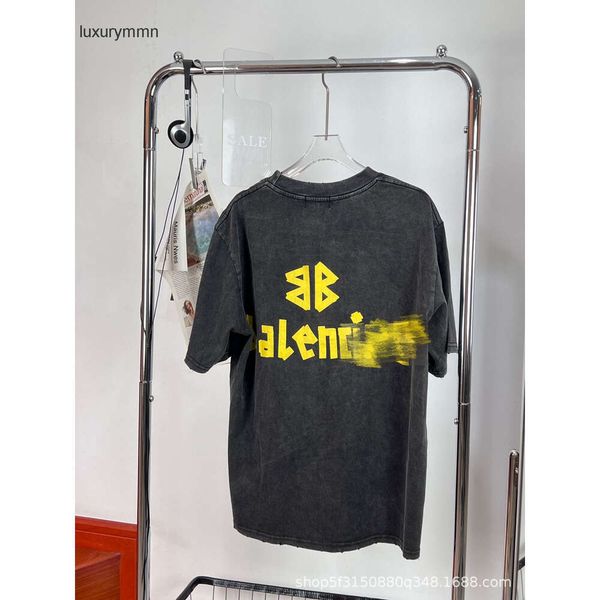 Designer Camisetas Balencigs Hoodies Moletons Masculinos High Edition Paris 23 Primavera / Verão Nova Fita Amarela Bandagem Impressão Lavagem Velha Desgastada Correta T-shirt de Manga Curta