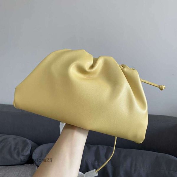 Botteega Leather Veneeta crescent crossbody bag - Cloud Fashion Wrinkle Bag for Women, Spring Designer Soft Dap, Single Girl Messenger Pouch, Perfect for Summer 2023