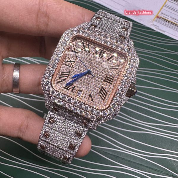 Die neueste Iced Out Diamond-Herrenuhr im Jahr 2023. Große Diamantlünette mit Volldiamanten. Beliebte glänzende Hip-Hop-Uhr. 2-Ton-Roségoldgehäuse. Automatisches Uhrwerk