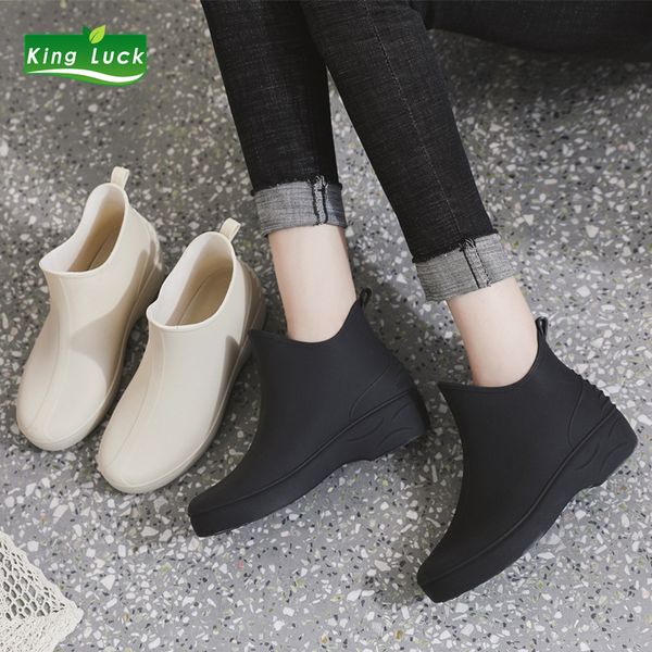 Botas de chuva 0.6kg KingLuck Mulheres Botas de Chuva Borracha Slip-on Sapatos Meninas Para Água À Prova D 'Água Plástico Branco Tornozelo Senhoras ANKL Bota Feminina 230912