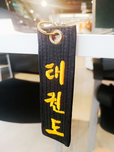Otros artículos deportivos de alta calidad Taekwondo cinturón negro colgante Taekwondo llavero recuerdo regalo Taekwondo bolsa llavero bordado 230912