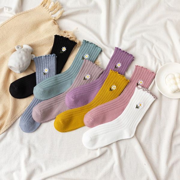 Kadın SOCKS 3 Çift Kadın Liitle Çiçeği Orta Tüp Ağ Kırmızı Küçük Daisy İlkbahar ve Yaz İnce Ahşap Kulak Kenar Basit