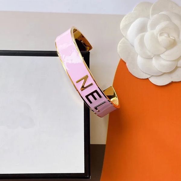 Das beliebteste neue Produkt Open Bangle Fashion Multicoly Freundes Freund Schmuckzubehör Luxus Geschenkarmband Schönes Pink Selected Verstellbar
