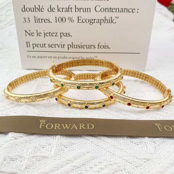 Italienisches Palast-Stil, strukturiertes, geprägtes Gold, leichtes, luxuriöses, elegantes Intarsien-Armband, gebogenes, gebürstetes Blumen-Armband für Damen K3