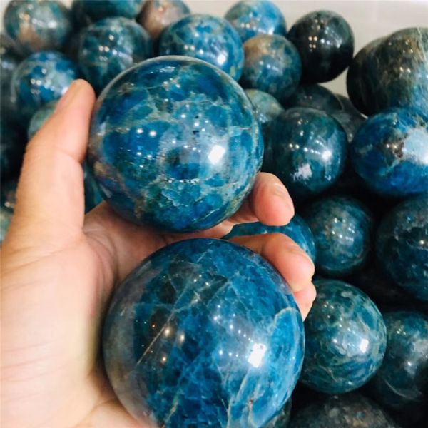 Oggetti decorativi Figurine 1pc Gemma lucidata Pietra di apatite blu naturale Quarzo Sfera Cristalli Sfera di guarigione Reiki Pietra di energia minerale per la casa 230912