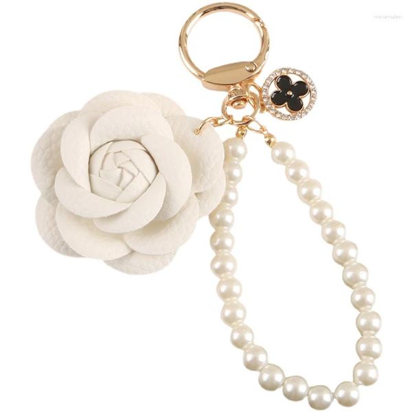 Sleutelhangers Luxe Wit Zwart Leer Roos Camellia Bloemen Parels Ketting Sleutelhanger Voor Vrouwen Trinket Ring Auto Tas Hangende Charme X61