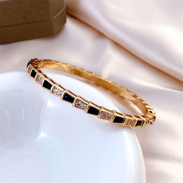 24ss Bulgaria Bracciale in osso di serpente con diamante pieno a forma di serpente Bracciale di lusso piccolo e leggero con fritillaria naturale per amanti maschili e femminili