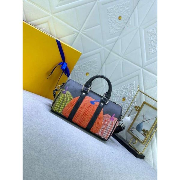 Luxo Keepall xs abóbora graffiti mini bolsa de viagem Yayoi Kusama BANDOULIERE 25 Bolsa Fechamento com zíper Tag removível Designer Crossbody para mulheres M46437