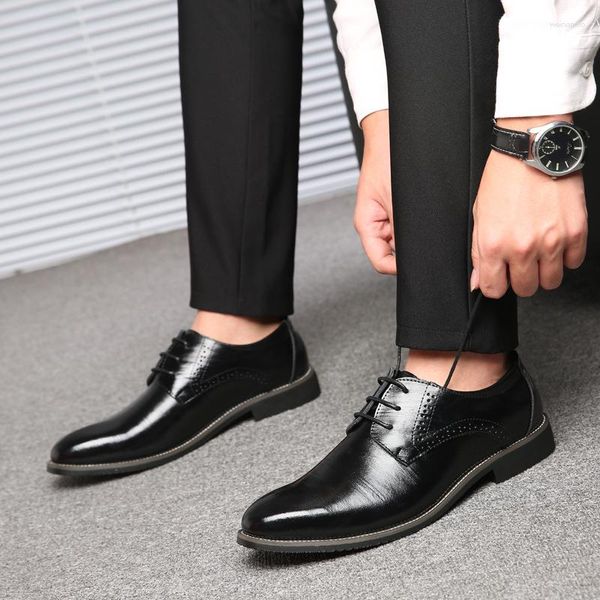 Sapatos de vestido Clássico Derby Homens Couro Estilo Simples Lace-up Casual Business Party Wedding Confortável Sapato Drop