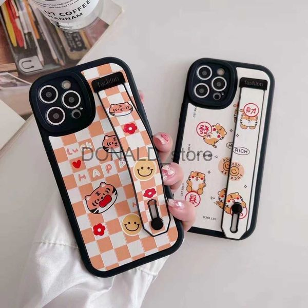 Casos de telefone celular Little Fat Girl Wrist Case Adequado para Fine Hole Cartoon Phone Case 8 15 J230914