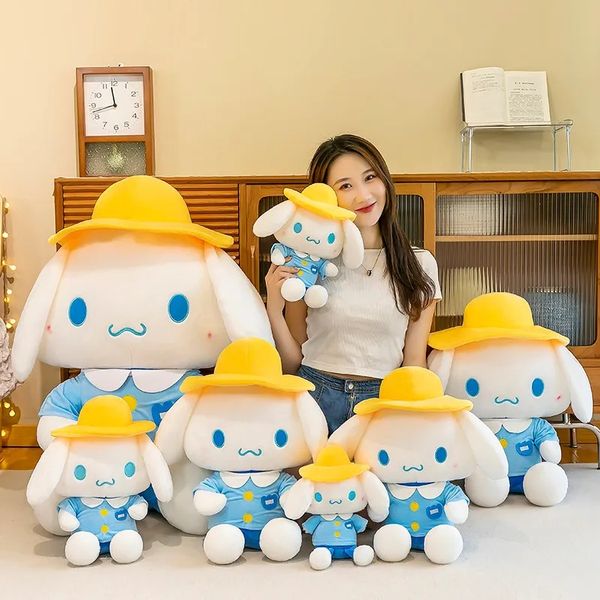 Bonito chapéu amarelo pequeno cão branco brinquedos de pelúcia modelos dos desenhos animados bonecas de pelúcia anime brinquedos do bebê kawaii crianças presente aniversário decoração