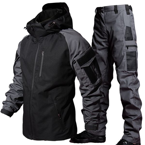 Pista da uomo tattiche set di giacche impermeabili set di uomini di addestramento da combattimento abito soft shell da esterno indossare giacche con cappuccio dell'esercito pantaloni da 2 pezzi set 230914