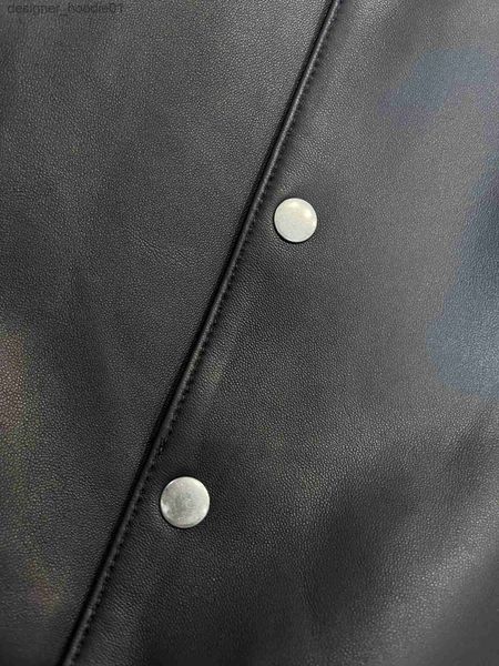 Pelliccia da uomo Pelliccia sintetica Marchio di abbigliamento di alta qualità da uomo giacca di pelle nera moda cuciture a righe design giacca corta da motociclista morbida pelle di pecora materiale singolo brea