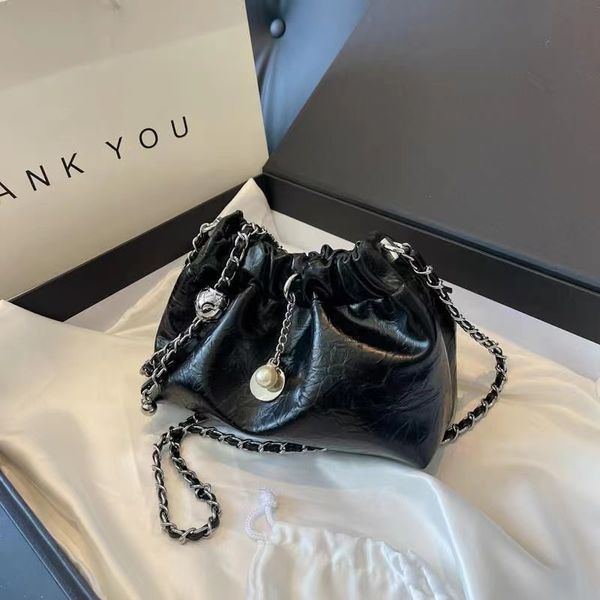 2023 Black Cloud Bag Shrink Open Bolsa de Ombro Feminina Bolsa Crossbody Bolsa Designer Carteira Mochila Balde Bolsa Personalidade Única Bolsa Estilos Preto e Prata