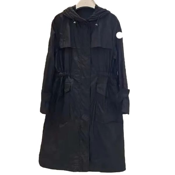 Designer-Windjacke für Damen, gesticktes Abzeichen, mittellang, freier Kordelzug am Bund, H-förmig, lose Windjacke mit Kapuze, leichte Windjacke