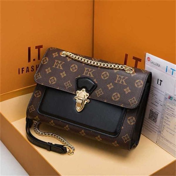 Sconto economico dell'80% sul design di nicchia di Hong Kong nuovo trendy vecchio fiore fibbia con fibbia catena di moda tracolla singola borsa quadrata piccola tendenza codice 145