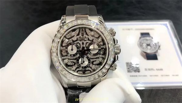 La dimensione dell'orologio personalizzato è 40 mm. Confezione movimento 4130 Anello in oro bianco 18 carati con vero diamante rosa del Sud Africa, cinturino in caucciù con diamante Moshan