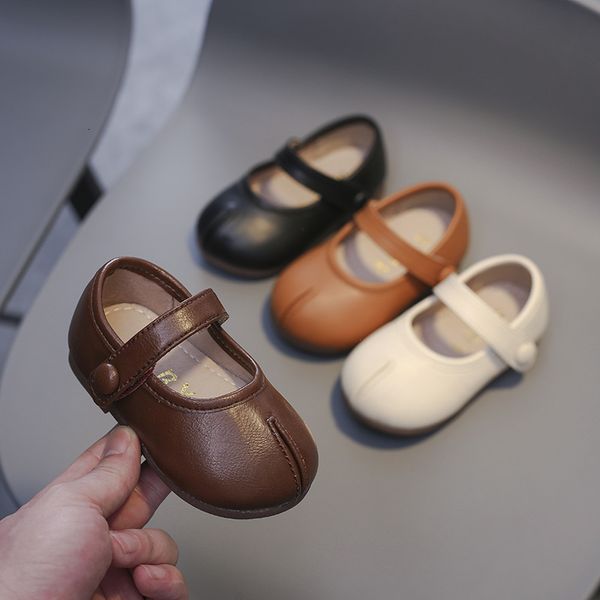 Кроссовки для маленьких девочек, весенне-осенняя обувь для малышей, удобная нескользящая мягкая подошва для детей, повседневная кожаная обувь 230914