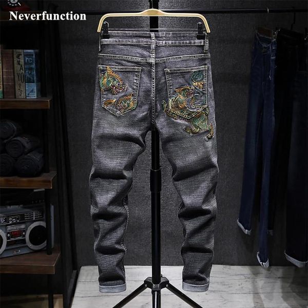 Homens streetwear hip hop japonês vento chinês dragão bordado fino ajuste calças de brim retas homem motocicleta motociclista denim Pants205p