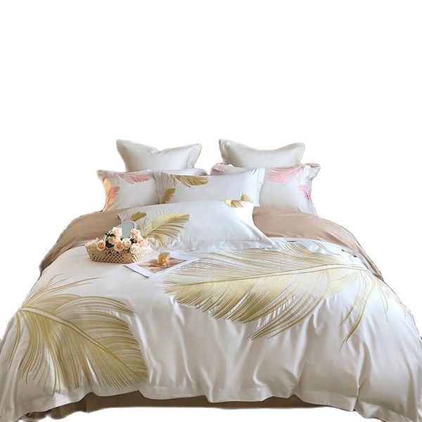 Set di biancheria da letto con ricamo in piume dorate Set copripiumino trapuntato in cotone egiziano bianco di lusso Set lenzuolo di lino Fodere per cuscini Biancheria da letto Hom246S