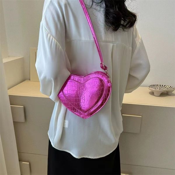 Designer-Tasche Liebesförmige Herztasche Modetasche Boutique-Tasche Metallschnalle perfekte Wiederherstellung Messenger Bags Luxus-Damenhandtaschen Mode-Damen-Umhängetaschen