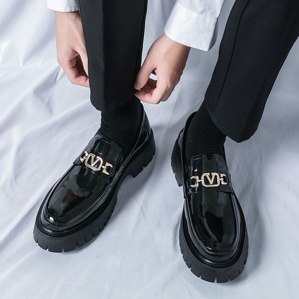 Zapatos formales de suela gruesa elevada para hombre, tendencia de moda, decoración con hebilla de Metal, zapatos de negocios británicos versátiles clásicos
