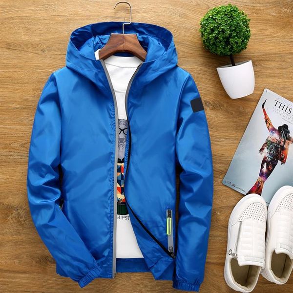 2023 Trench moda versione coreana della primavera e dell'autunno coppie adolescenti giacca riflettente giacca da uomo slim fit con cappuccio t242a