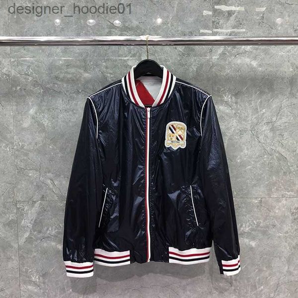 Damenjacken TB THOM Baseball Uniform Männer Frauen Gleicher Stil Herbst Winter Streetwear Lose Rot Weiß Blau Stempel Bomber Stehkragen Trendy Bomberjacke L230916